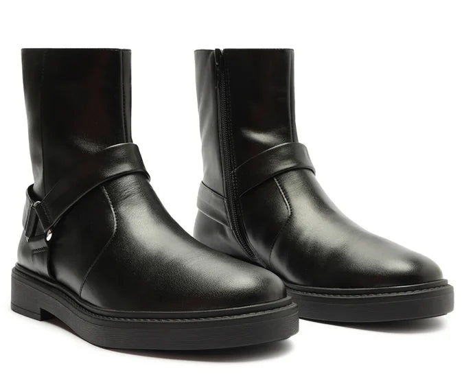 Bota Anacapri Cano Curto Bold Triângulo Metálico Preta
